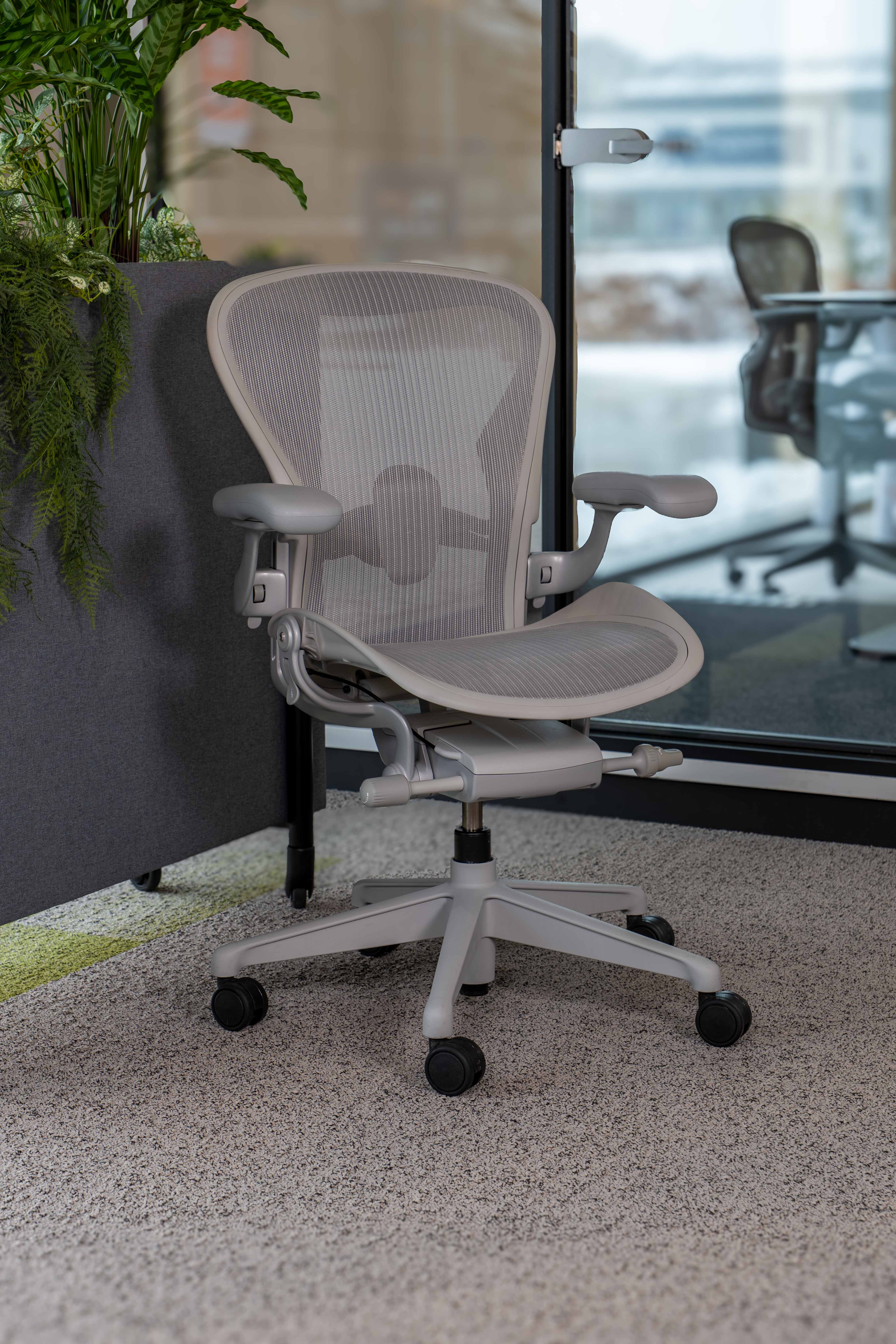 Silla Herman Miller Aeron Remastered Mineral Refurbished