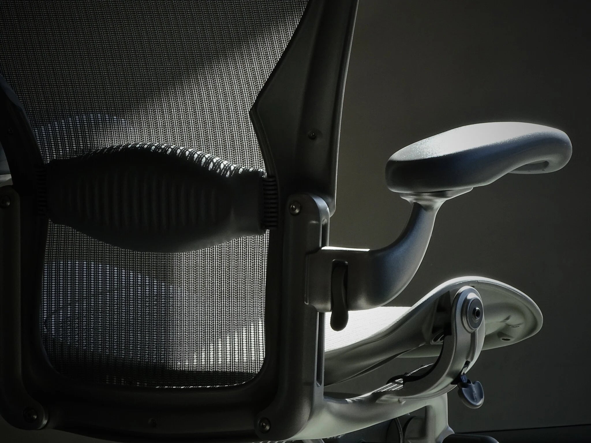 Silla Herman Miller Aeron Classic reacondicionada (titanio)