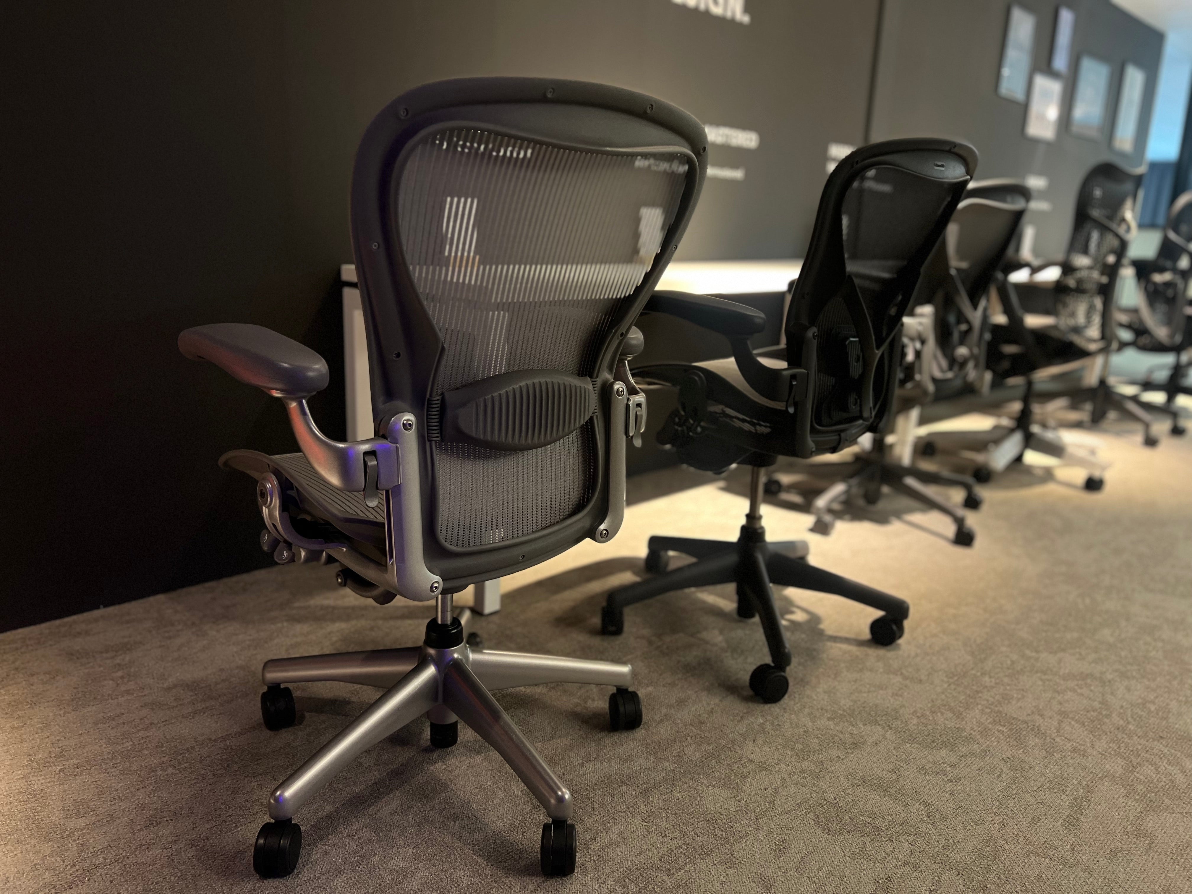 Silla Herman Miller Aeron Classic reacondicionada (titanio)