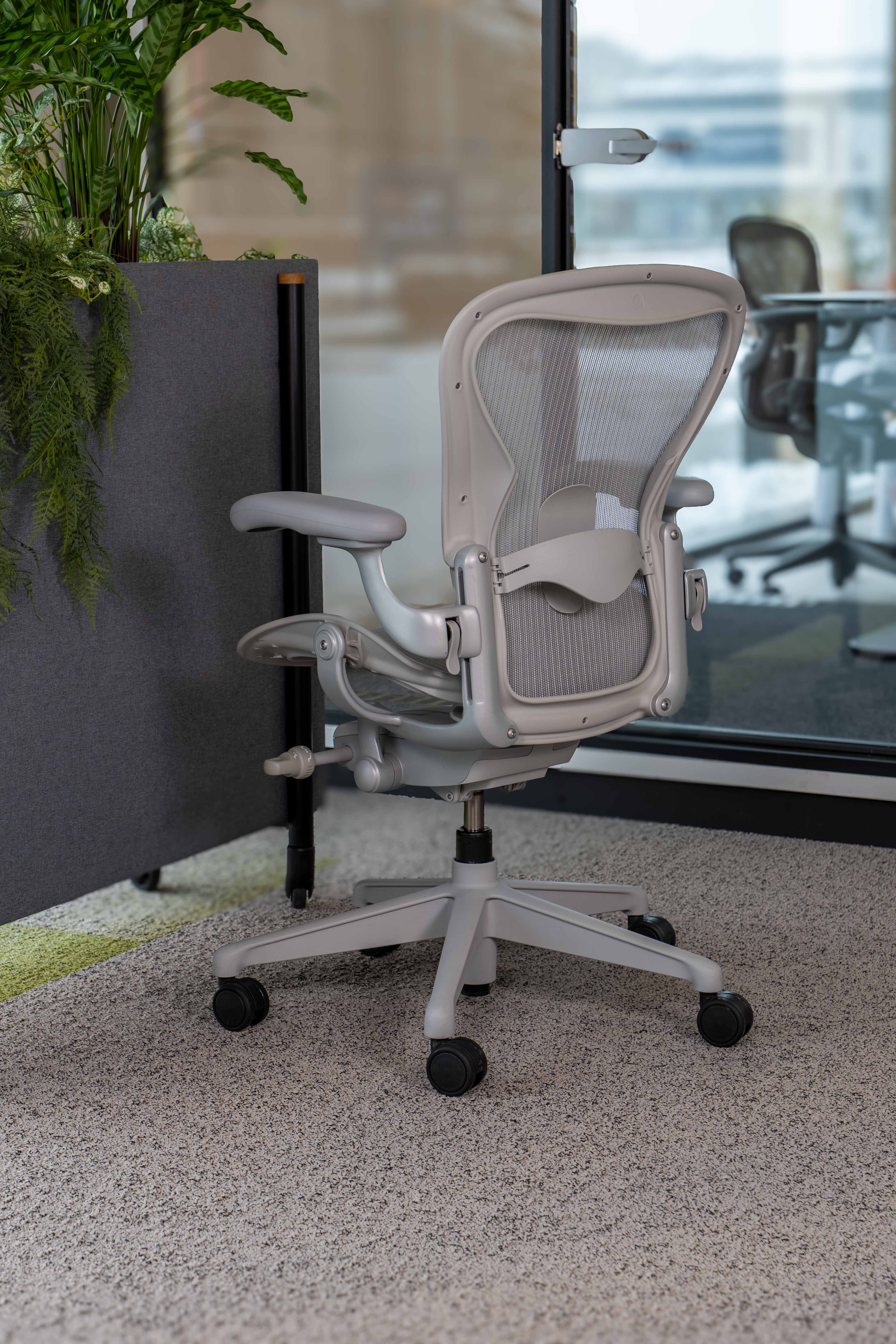 Silla Herman Miller Aeron Remastered Mineral Refurbished